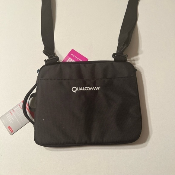 Qualcomm Other - STM Stash for iPad And Tablets Carry Case 11" 13" 15" 17" Screens 💻(A3)